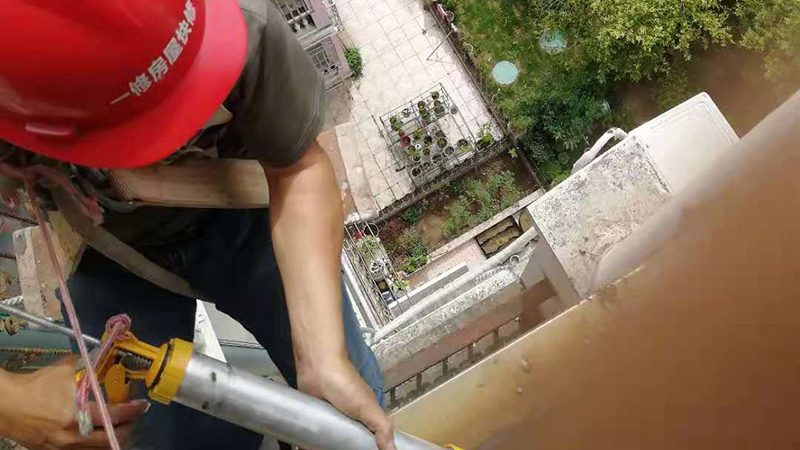 在选择材料时，要关注以下性能指标：